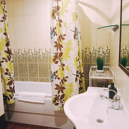Apartment Homey Nest In Midtown Center, Up To 4 Guests, Steps From The Park, Free Parking